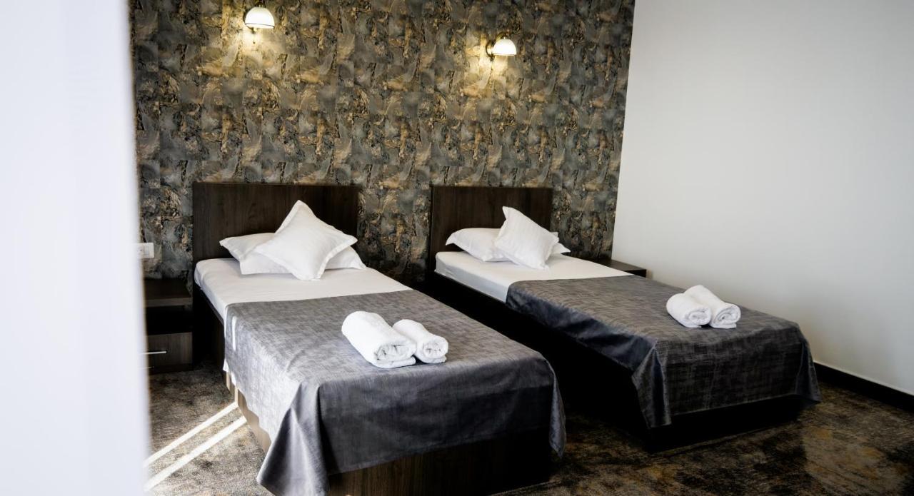 Motel Infinit Тиргу-Жіу Екстер'єр фото