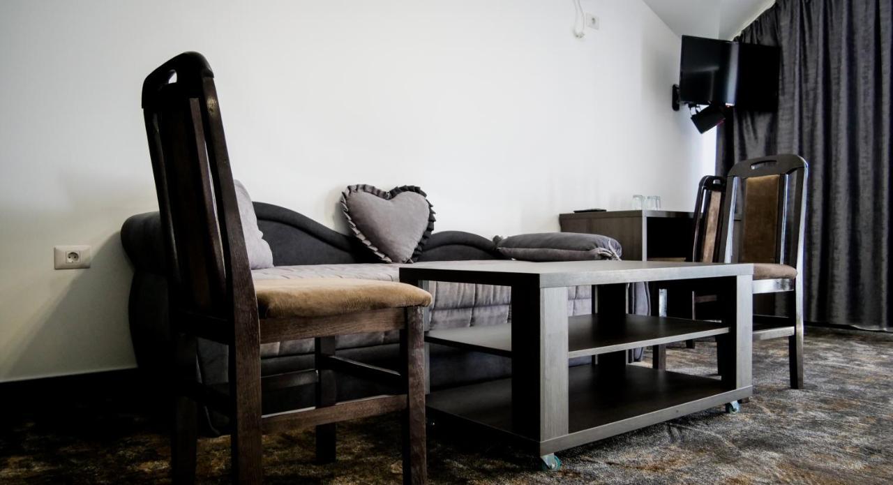 Motel Infinit Тиргу-Жіу Екстер'єр фото