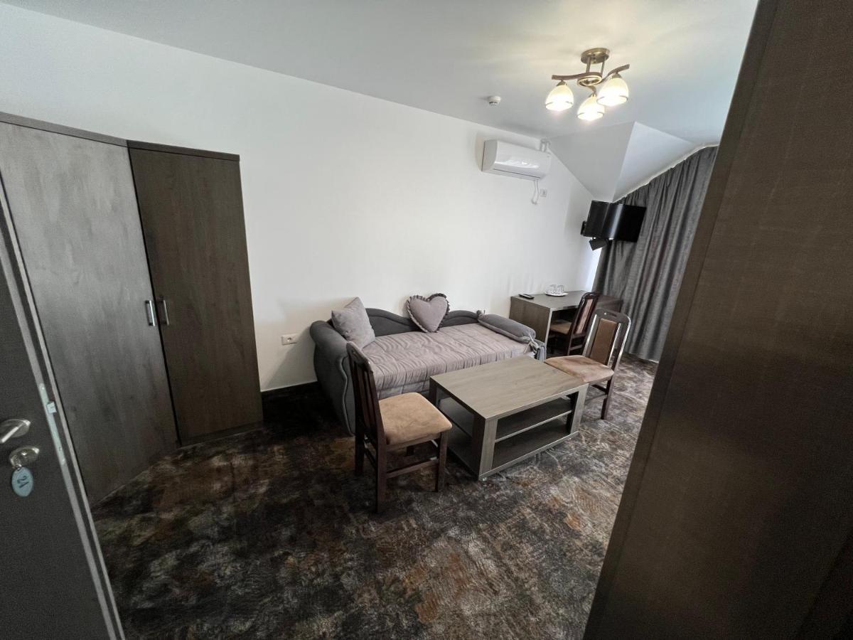 Motel Infinit Тиргу-Жіу Екстер'єр фото