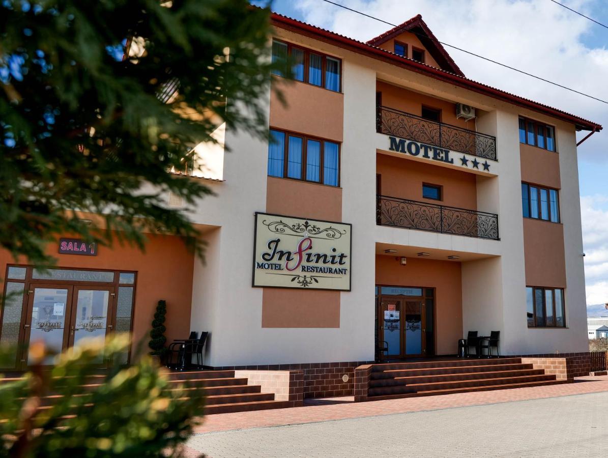 Motel Infinit Тиргу-Жіу Екстер'єр фото