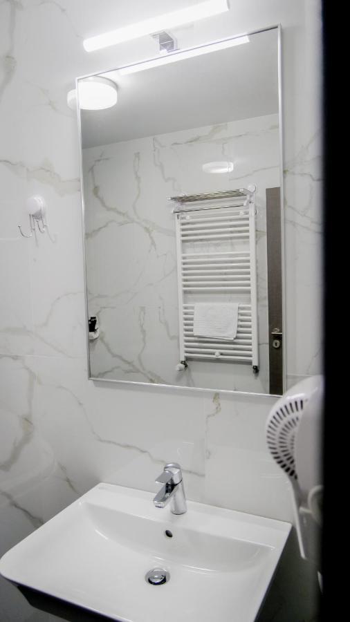 Motel Infinit Тиргу-Жіу Екстер'єр фото