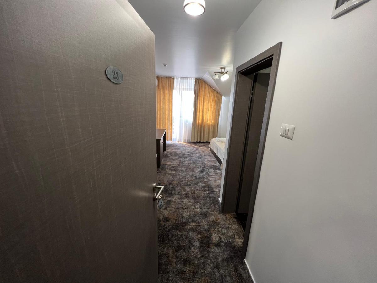 Motel Infinit Тиргу-Жіу Екстер'єр фото