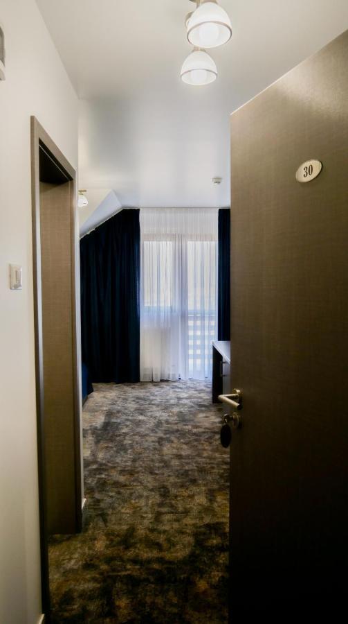 Motel Infinit Тиргу-Жіу Екстер'єр фото