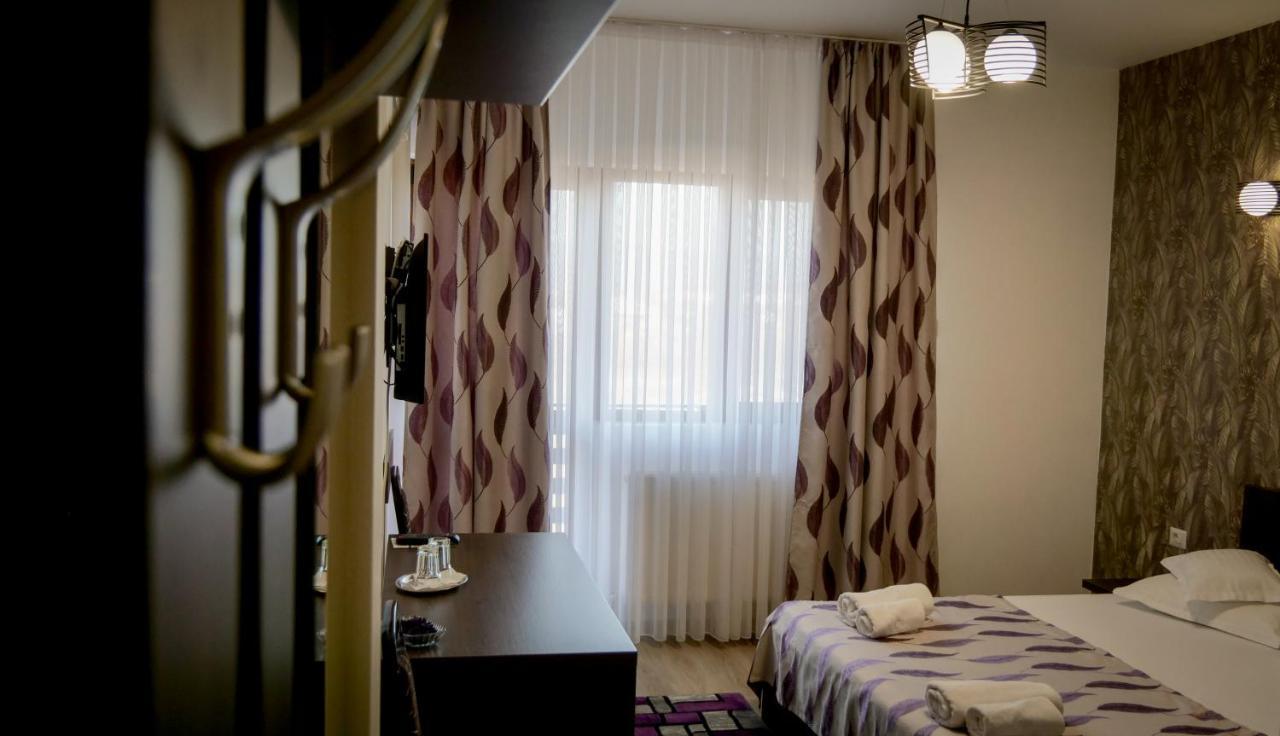 Motel Infinit Тиргу-Жіу Екстер'єр фото