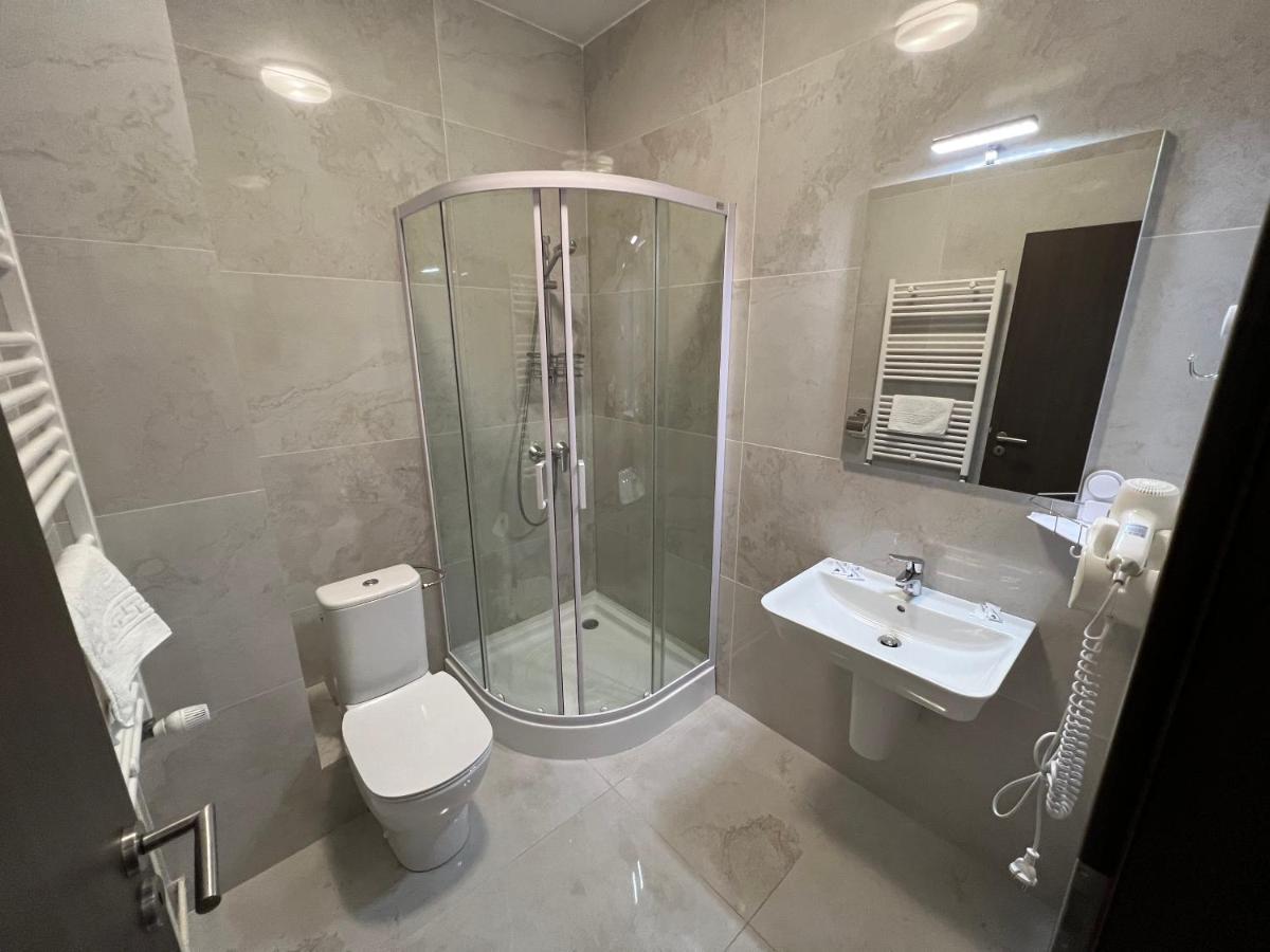 Motel Infinit Тиргу-Жіу Екстер'єр фото
