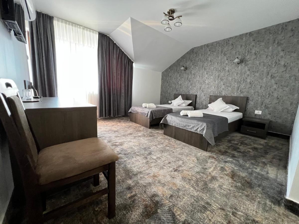 Motel Infinit Тиргу-Жіу Екстер'єр фото