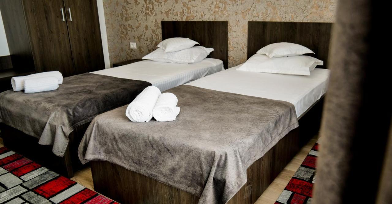 Motel Infinit Тиргу-Жіу Екстер'єр фото