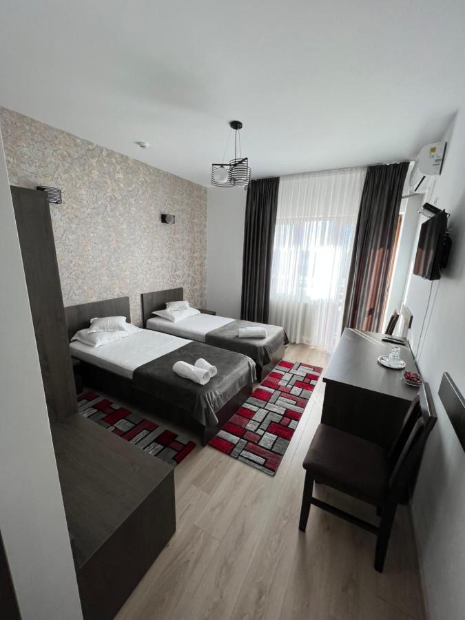 Motel Infinit Тиргу-Жіу Екстер'єр фото
