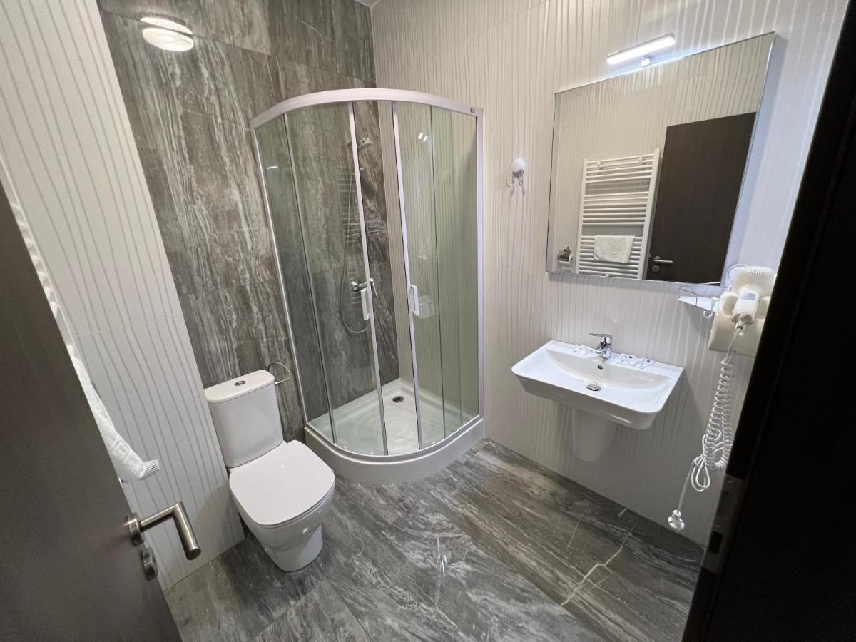 Motel Infinit Тиргу-Жіу Екстер'єр фото