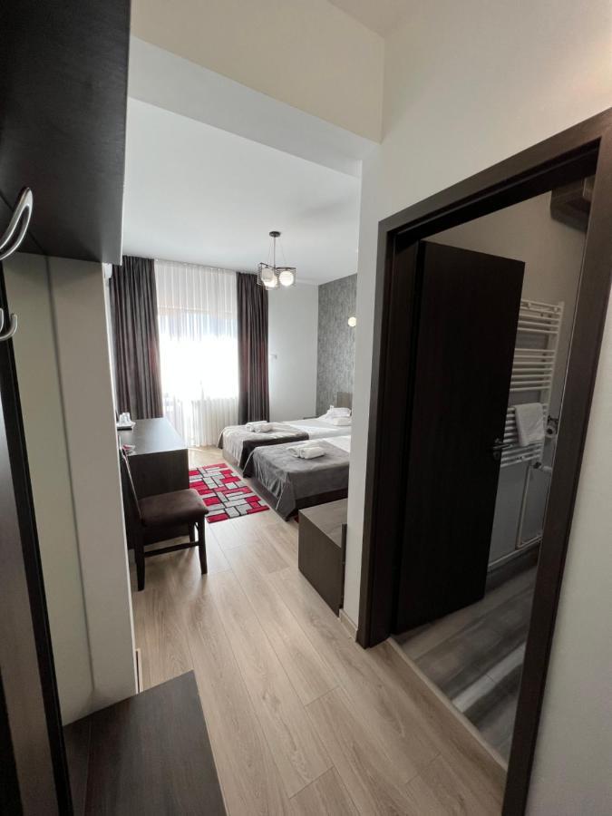 Motel Infinit Тиргу-Жіу Екстер'єр фото