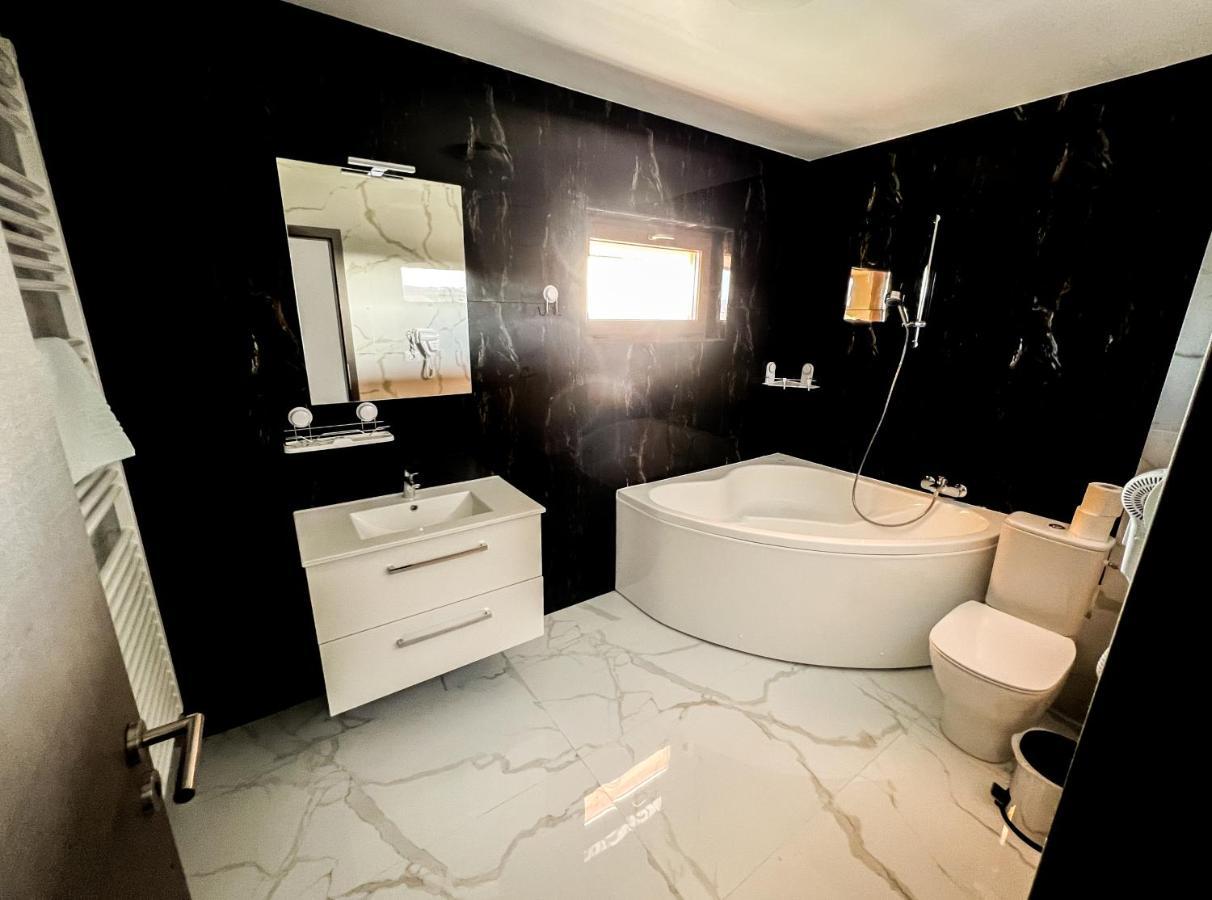 Motel Infinit Тиргу-Жіу Екстер'єр фото