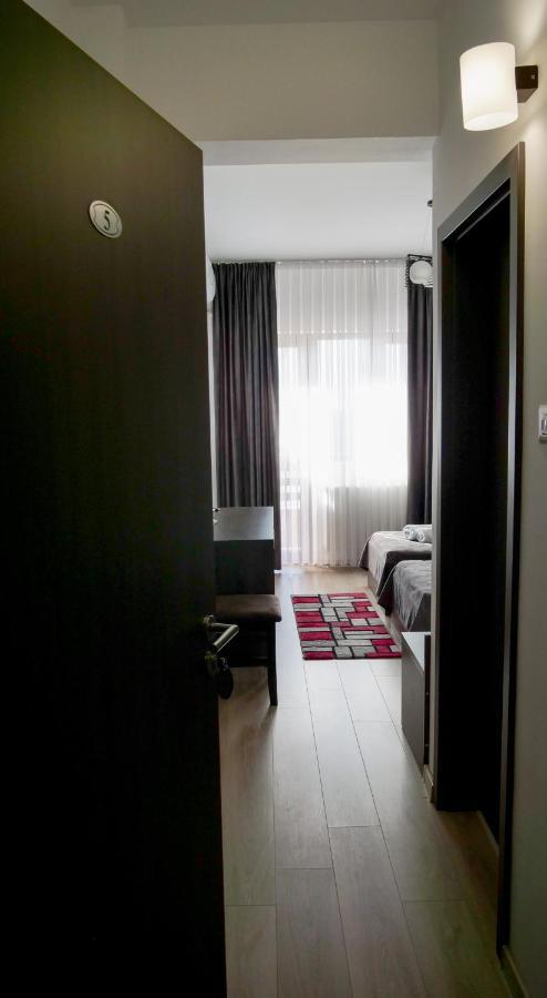 Motel Infinit Тиргу-Жіу Екстер'єр фото