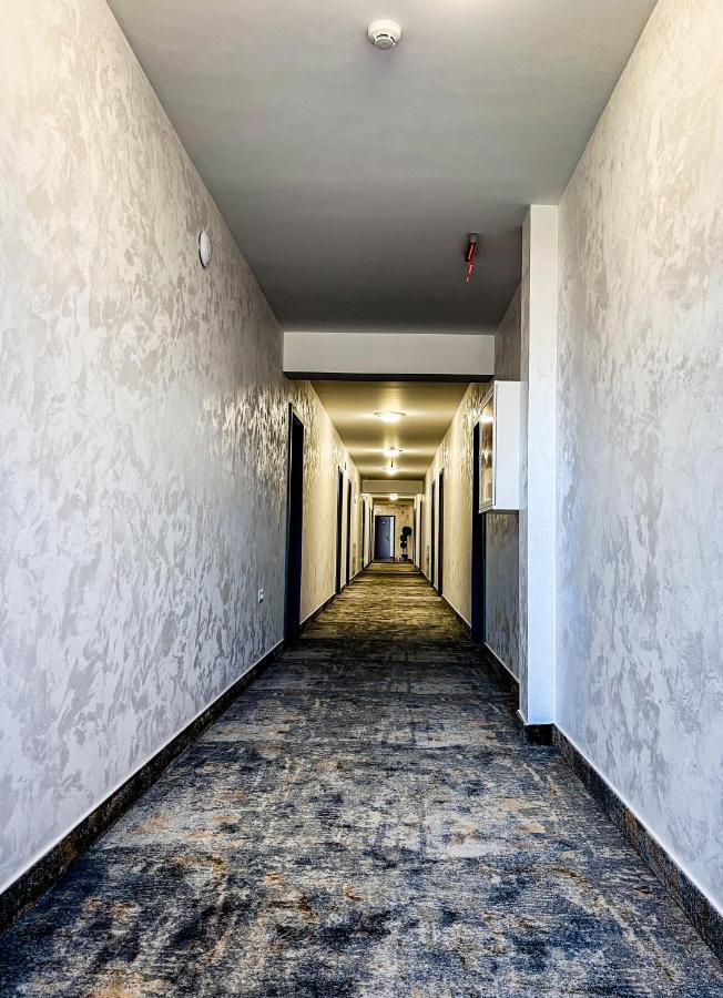 Motel Infinit Тиргу-Жіу Екстер'єр фото
