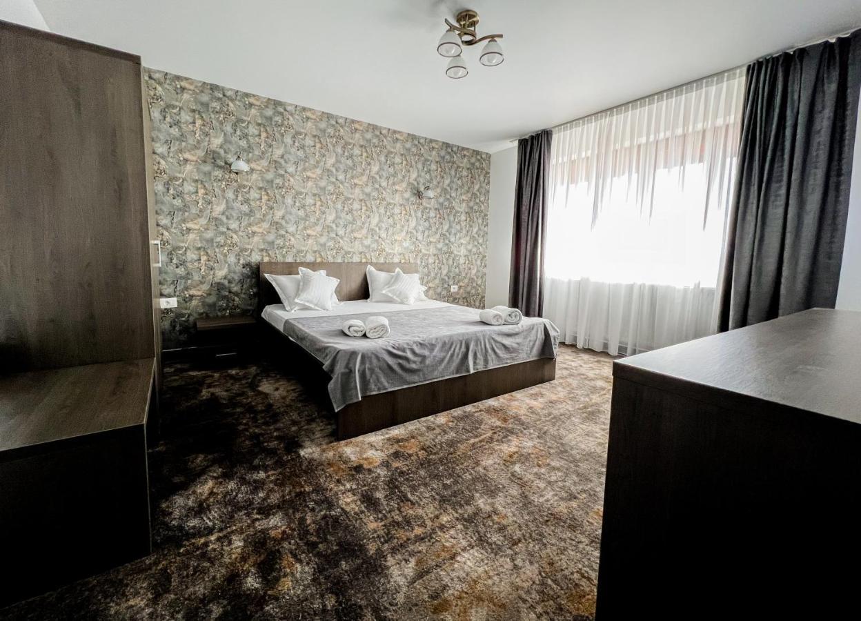 Motel Infinit Тиргу-Жіу Екстер'єр фото