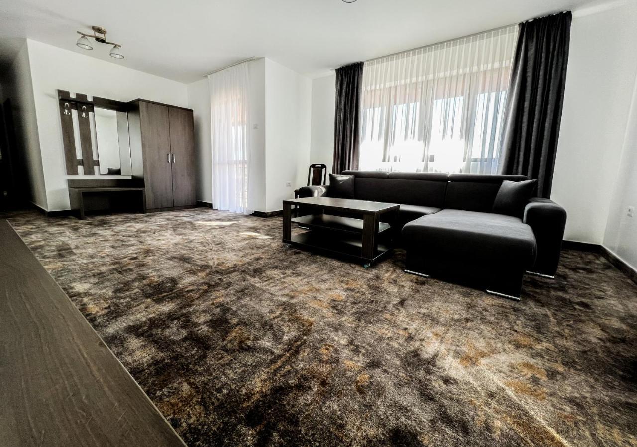 Motel Infinit Тиргу-Жіу Екстер'єр фото