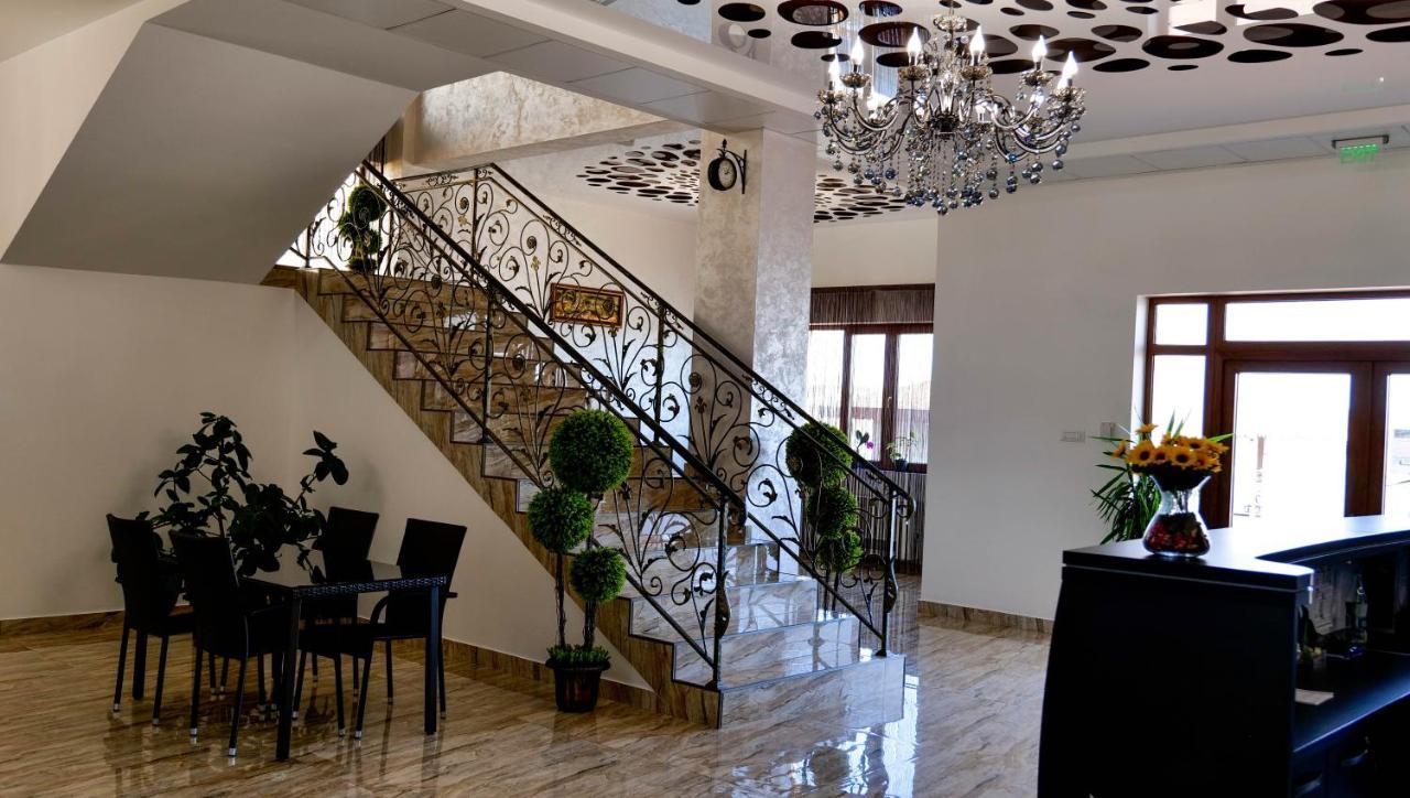 Motel Infinit Тиргу-Жіу Екстер'єр фото