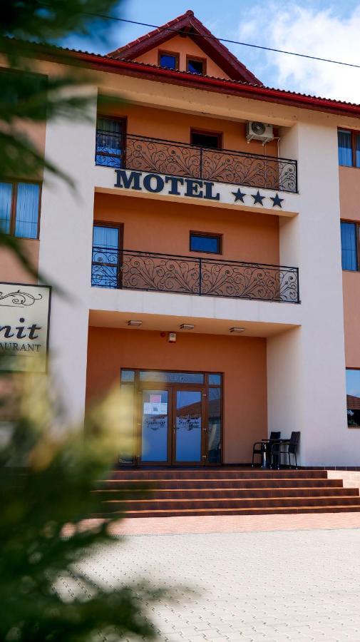 Motel Infinit Тиргу-Жіу Екстер'єр фото