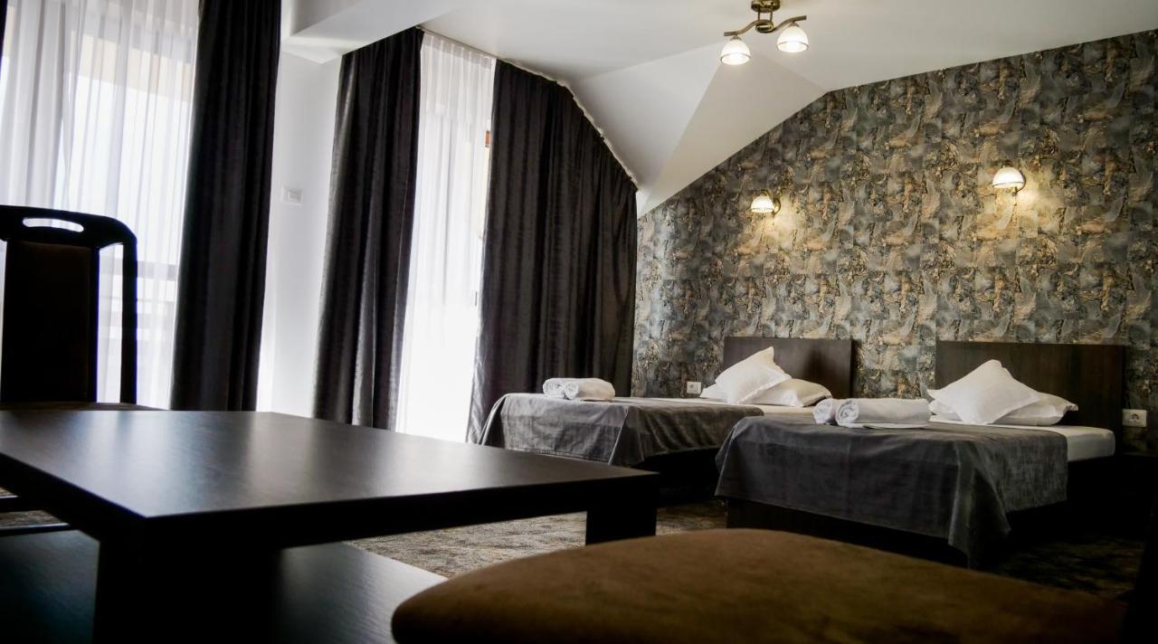 Motel Infinit Тиргу-Жіу Екстер'єр фото