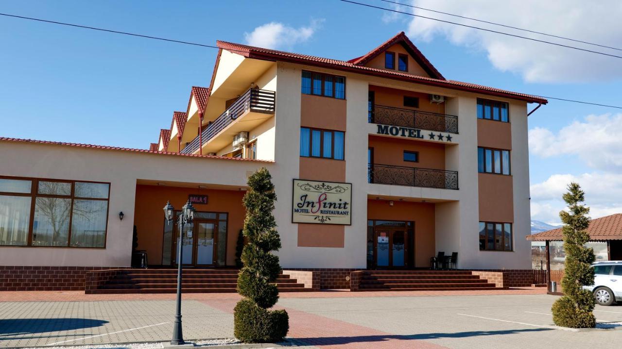 Motel Infinit Тиргу-Жіу Екстер'єр фото