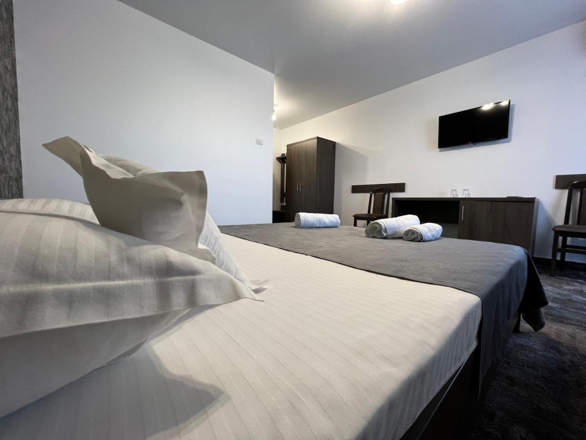 Motel Infinit Тиргу-Жіу Екстер'єр фото